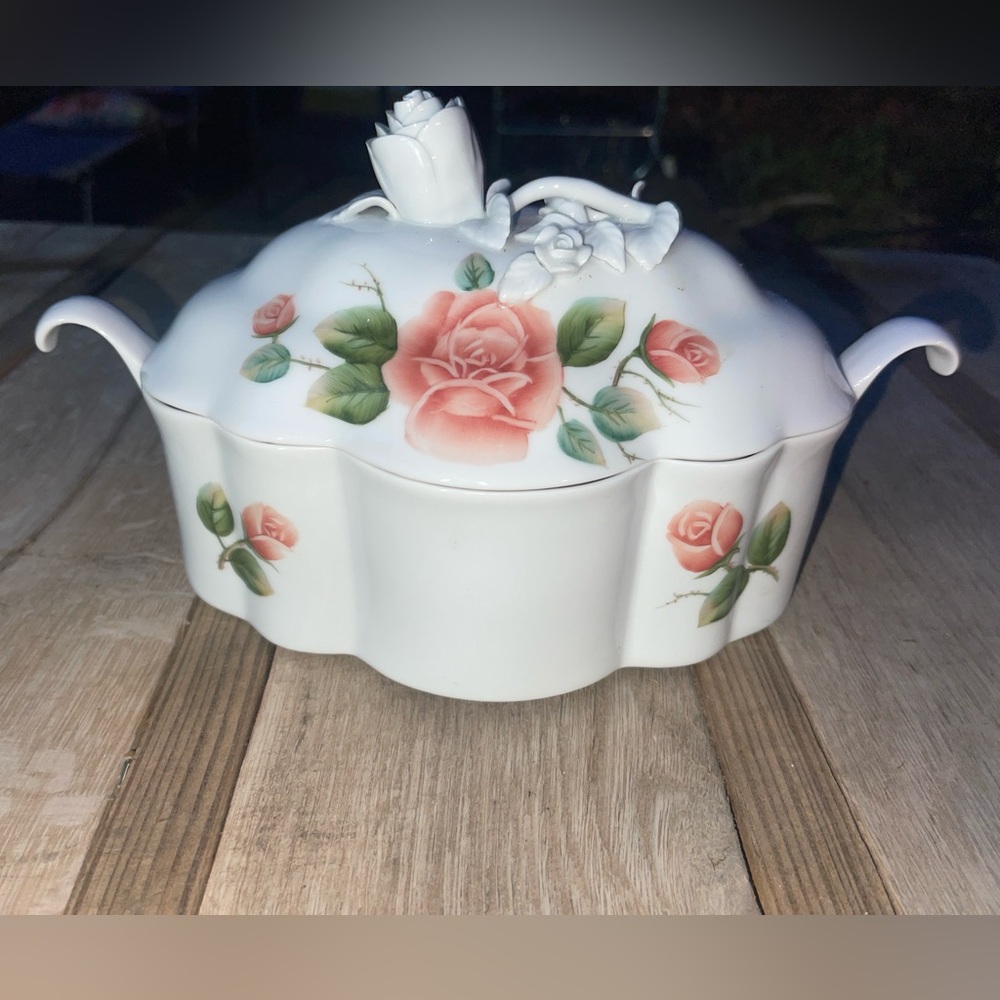 Vtg Covered Porcelain Tureen 3D Rose Motif Scalloped w Curved Side Handles